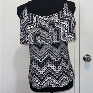Arizona Jean Company Black and White Geometric Camisole